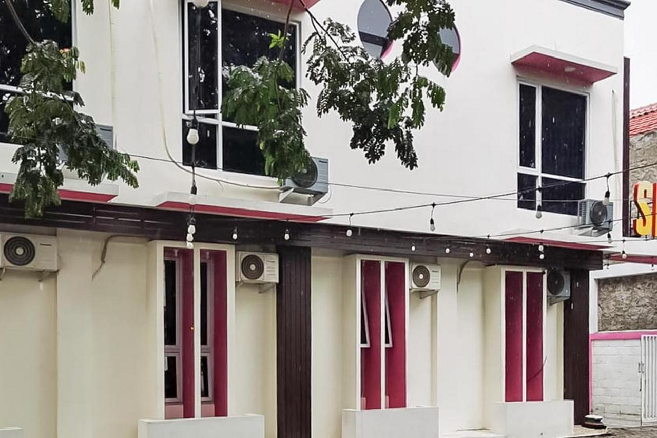 Reddoorz Plus @ Taman ماديون المظهر الخارجي الصورة