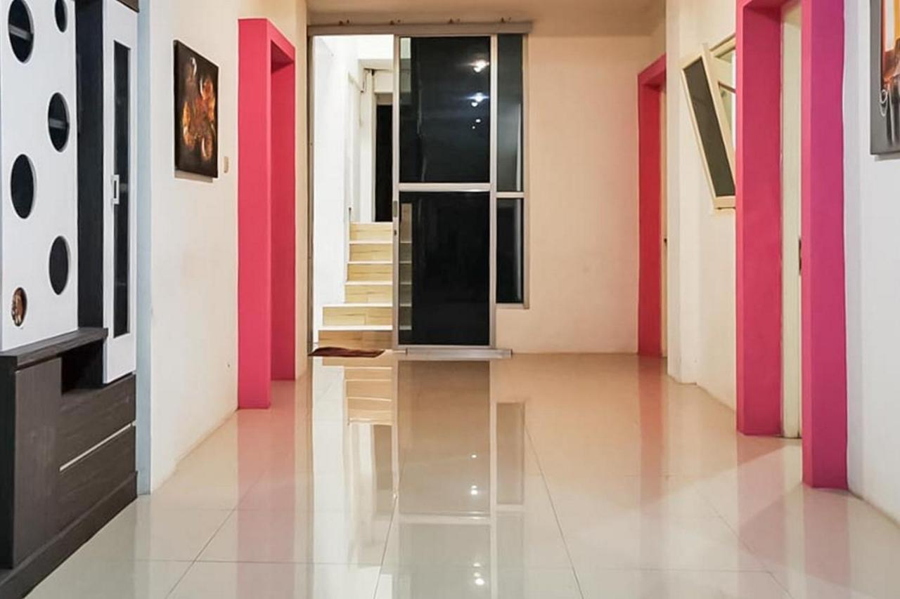 Reddoorz Plus @ Taman ماديون المظهر الخارجي الصورة